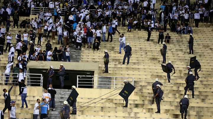 Haos u Sao Paulu, navijači Santosa prekinuli meč