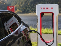 Tesla premešta fabriku elektro-automobila 