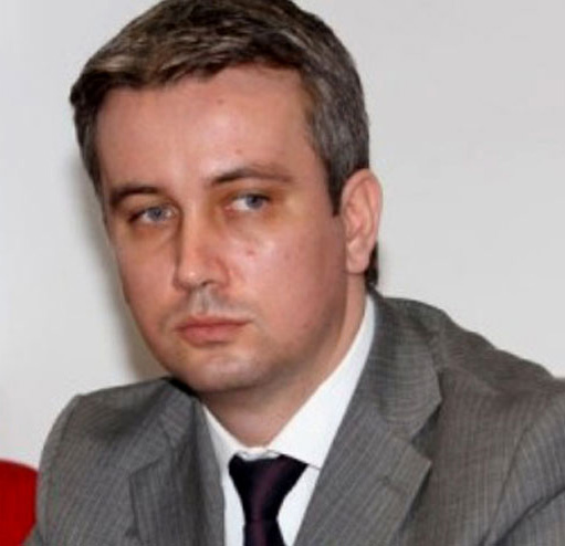 Шукалу приступила два посланика опозици