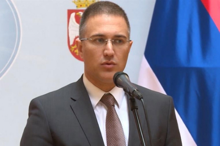 Стефановић: У Новом Саду ухапшени србски држављани због шверца оружја у Француску