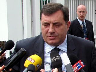 Додик одржао састанак са ДНС, СП и СзДС, а представници СДС, ПДП и СРС РС заказали конференцију за новинаре у 14 часова