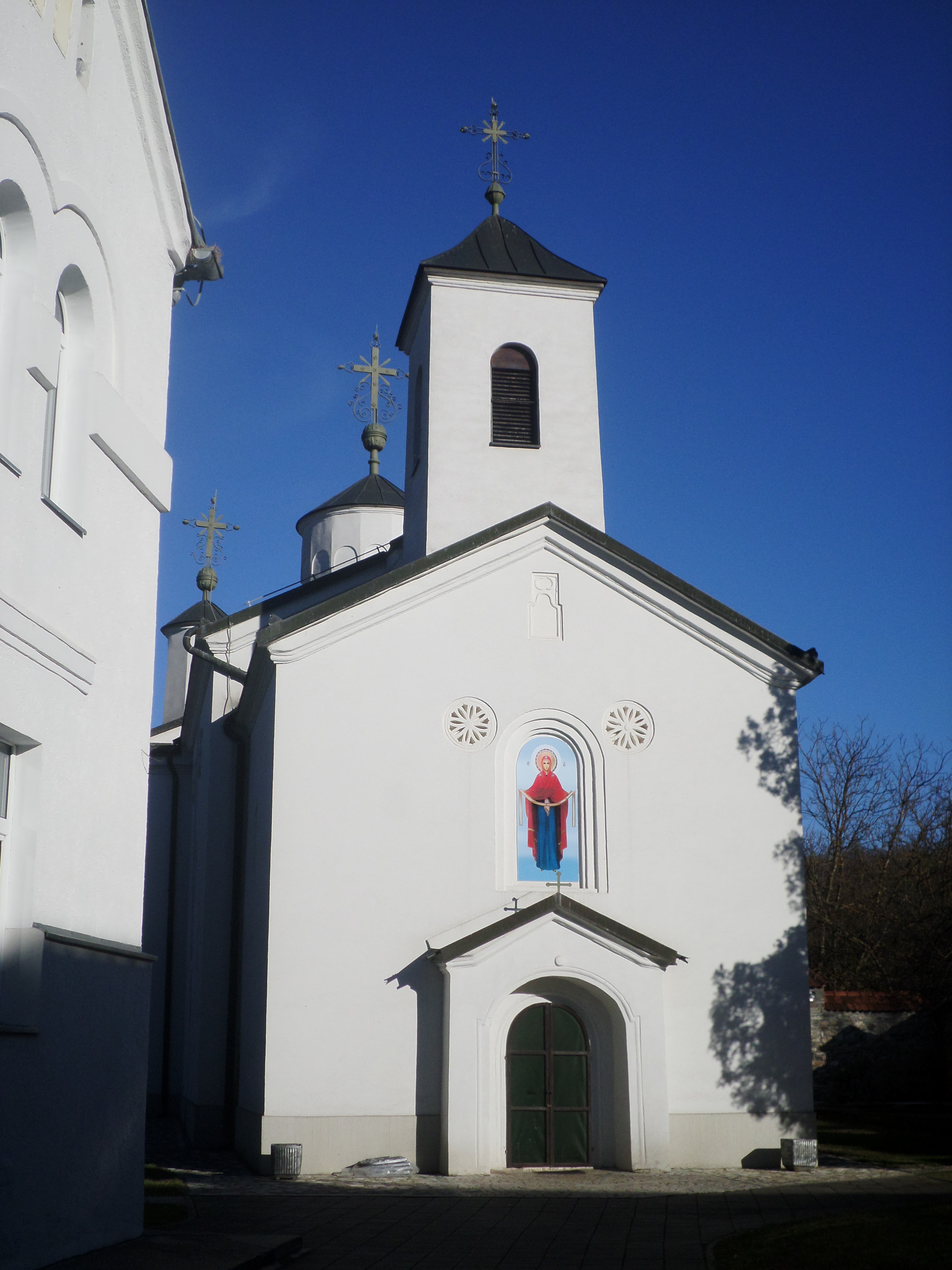   MANASTIR ČOKEŠINA U SLICI I REČI