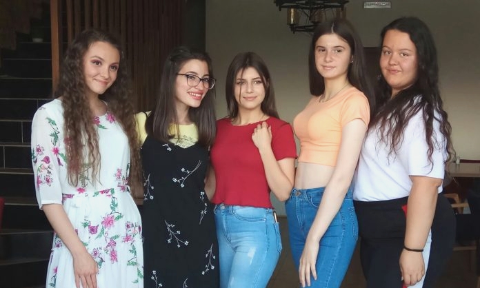 Kolo srpskih sestara nagradilo najbolje maturantkinje