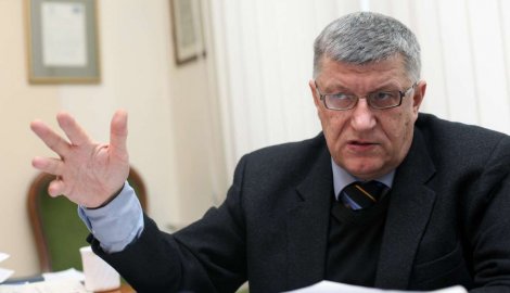 Антић: Можда да директно преговарамо са САД и ЕУ?