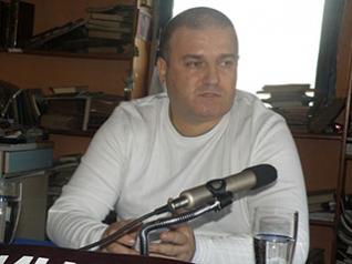ДА ЛИ НОВИНАРА ЗОРАНА БОЖИНОВСКОГ ТРЕБА ИСПОРУЧИТИ МАКЕДОНИЈИ ?!