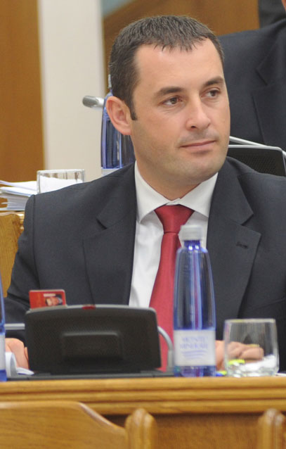 Gradonačelnik sa porodicom napravio finansijski haos