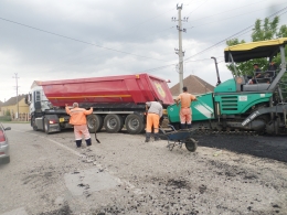 ПОСЛЕ  СПАСОВДАНА НАСТАВЉЕНИ  РАДОВИ НА АСФАЛТИРАЊУ УЛИЦА  У МАЧВАНСКОМ ПРЊАВОРУ ПО ПЉУСКУ И  ВЕТРУ 