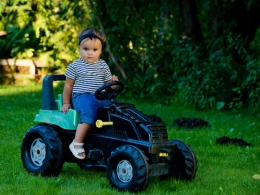 Трактор за децу као необичан поклон