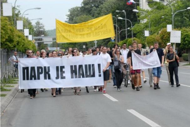 Бања Лука : Окупљање код Старог храста и вечерас у 19 часова