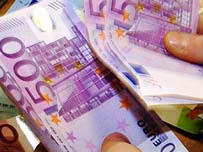 Евро најслабији од 2006. године
