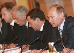 Vladimir Putin predaje Dmitriju Medvedevu sasvim stabilnu privredu