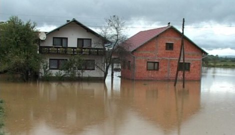 Поплаве угрозиле 75 кућа