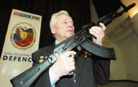 Rusi gube na Kalašnjikovu