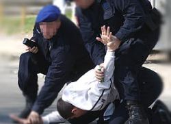 Полицајци сеју страх