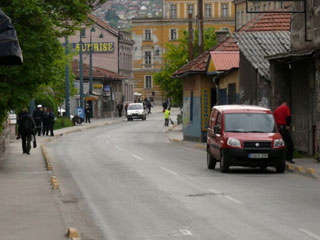 UPALJENE SVIJEĆE I POLOŽENO CVIJEĆE U DOBROVOLJAČKOJ