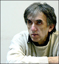 СДА на касарне пуца ћорцима