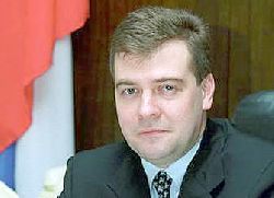 По мишљењу новоизабраног председника Русије Дмитрија Медведева, намера Грузије и Украјине да ступе у НАТО угрожава безбедност Европе