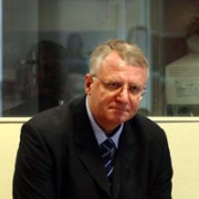 Шешељ: Прекид суђења спречавање ослобађајуће пресуде