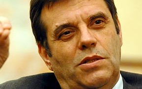 Коштуница тражи ванредне парламентарне изборе