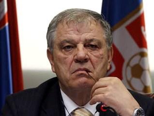 Караџић нудио оставку!?