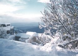 Снег прекрио планине, почела сезона скијања