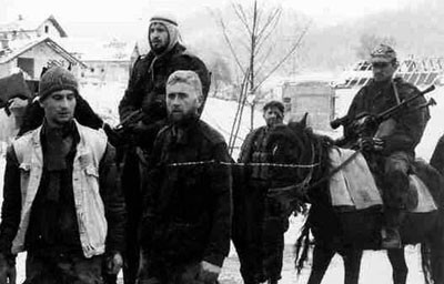 Насер Орић у спаљеним Кравицама